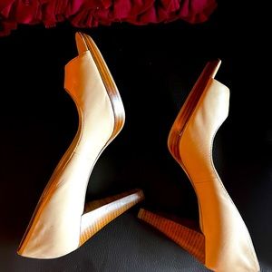 Genuine Leather peep toe pumps Wooden platform and heels. Perfect condition